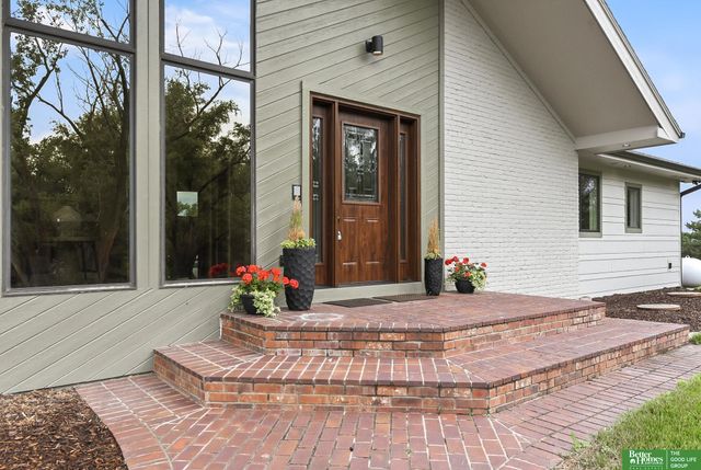 12706 Cottonwood Lane, Springfield, NE 68059