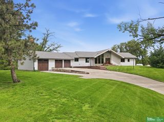 12706 Cottonwood Lane, Springfield, NE 68059