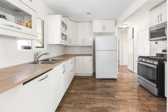 8827 Sylmar Avenue, Panorama City, CA 91402