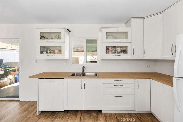 8827 Sylmar Avenue, Panorama City, CA 91402