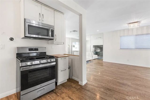 8827 Sylmar Avenue, Panorama City, CA 91402