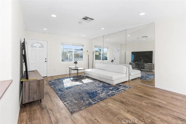 8827 Sylmar Avenue, Panorama City, CA 91402