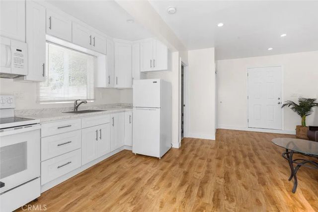 8827 Sylmar Avenue, Panorama City, CA 91402