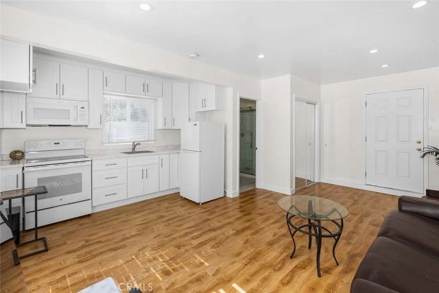 8827 Sylmar Avenue, Panorama City, CA 91402