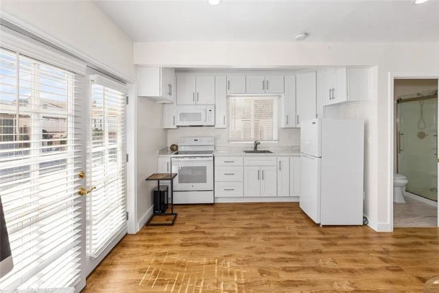 8827 Sylmar Avenue, Panorama City, CA 91402