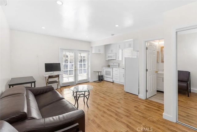 8827 Sylmar Avenue, Panorama City, CA 91402