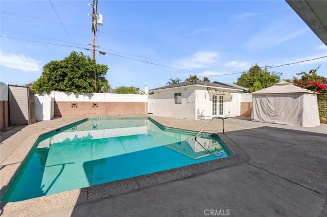 8827 Sylmar Avenue, Panorama City, CA 91402