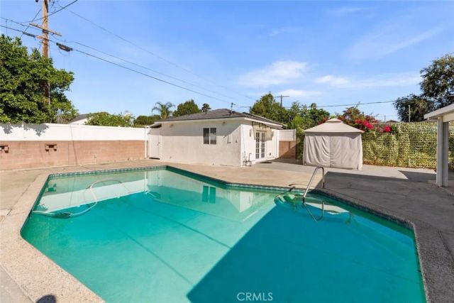 8827 Sylmar Avenue, Panorama City, CA 91402
