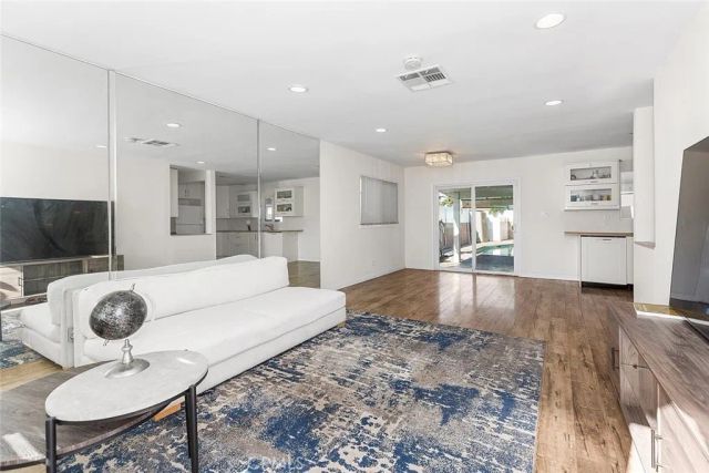 8827 Sylmar Avenue, Panorama City, CA 91402