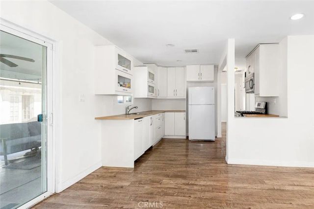 8827 Sylmar Avenue, Panorama City, CA 91402