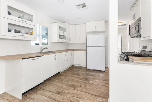 8827 Sylmar Avenue, Panorama City, CA 91402