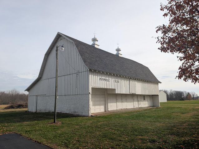 2202 S Farm Road 107, Springfield, MO 65802