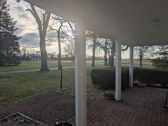 2202 S Farm Road 107, Springfield, MO 65802