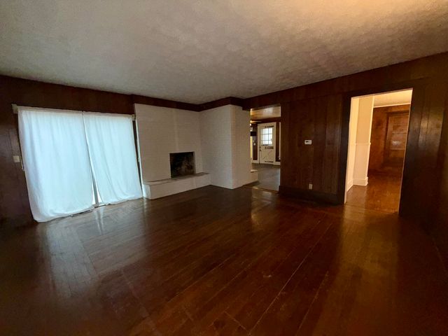 2202 S Farm Road 107, Springfield, MO 65802