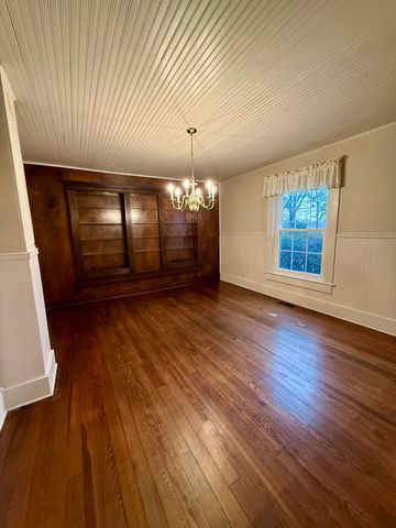 2202 S Farm Road 107, Springfield, MO 65802