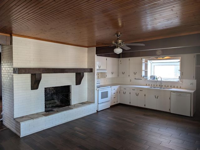 2202 S Farm Road 107, Springfield, MO 65802