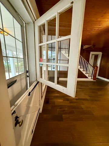 2202 S Farm Road 107, Springfield, MO 65802