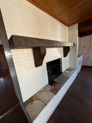 2202 S Farm Road 107, Springfield, MO 65802