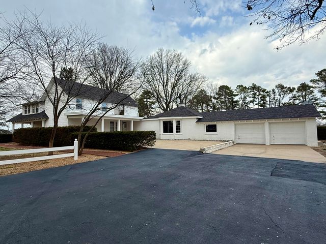 2202 S Farm Road 107, Springfield, MO 65802