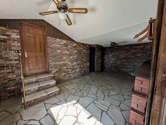 2202 S Farm Road 107, Springfield, MO 65802