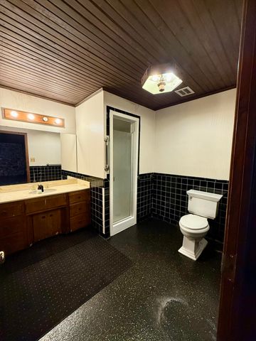 2202 S Farm Road 107, Springfield, MO 65802