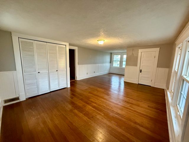 2202 S Farm Road 107, Springfield, MO 65802