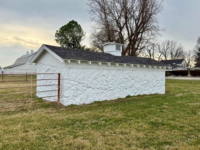 2202 S Farm Road 107, Springfield, MO 65802