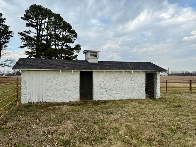 2202 S Farm Road 107, Springfield, MO 65802