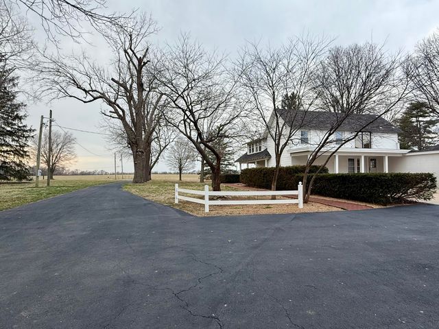 2202 S Farm Road 107, Springfield, MO 65802