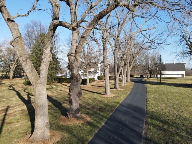 2202 S Farm Road 107, Springfield, MO 65802