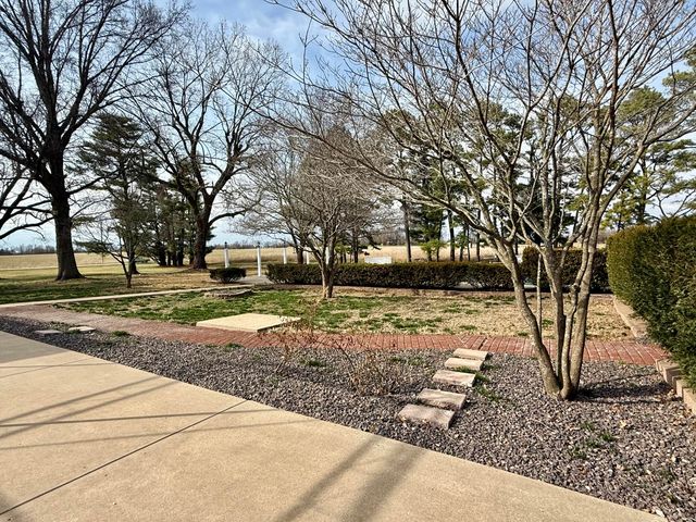 2202 S Farm Road 107, Springfield, MO 65802