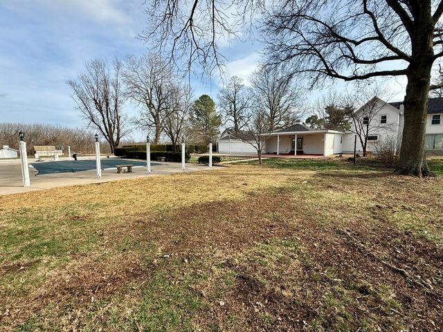 2202 S Farm Road 107, Springfield, MO 65802