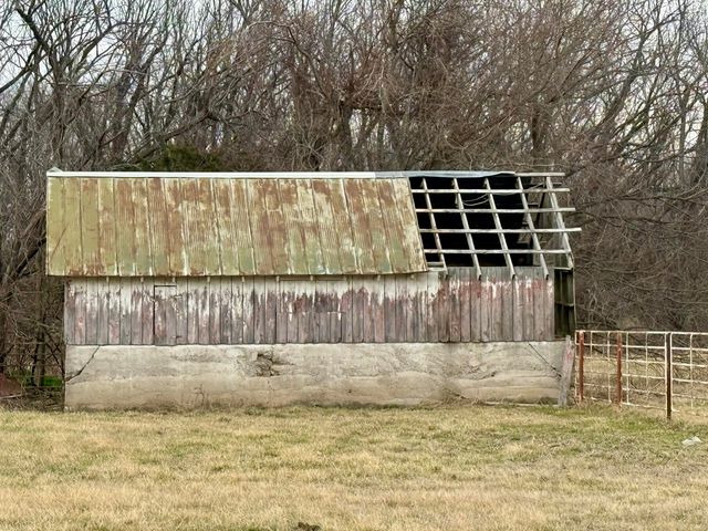 2202 S Farm Road 107, Springfield, MO 65802