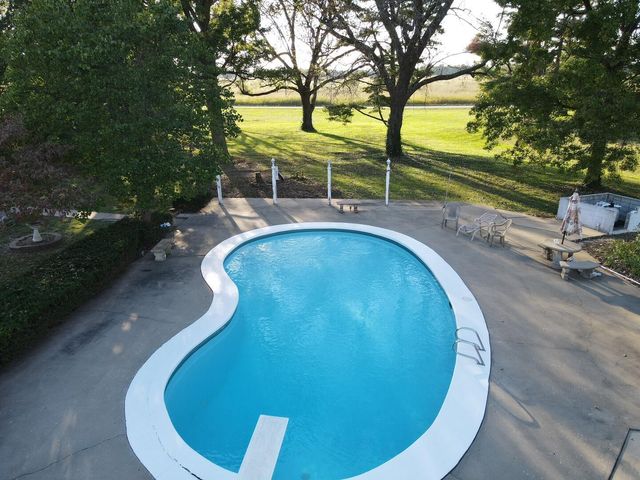 2202 S Farm Road 107, Springfield, MO 65802