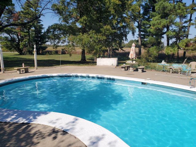 2202 S Farm Road 107, Springfield, MO 65802