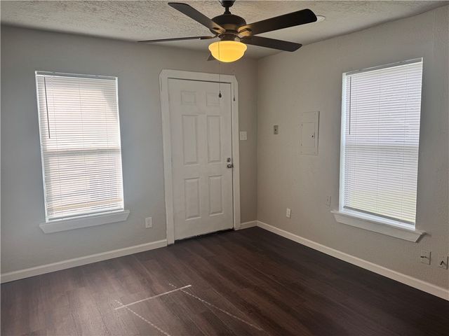 906 West Martin Luther King Jr Street, Bryan, TX 77803