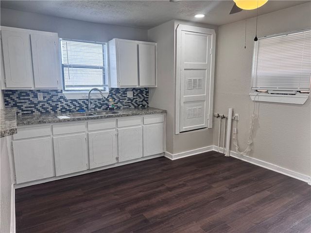 906 West Martin Luther King Jr Street, Bryan, TX 77803