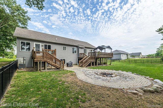 428 Pheasant Ridge Court, Brandon Charter Township, MI 48462