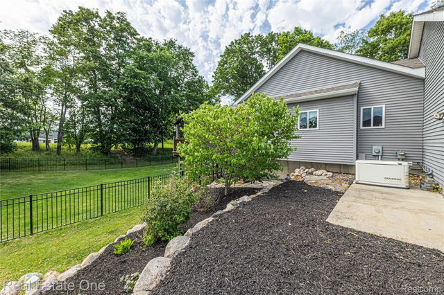 428 Pheasant Ridge Court, Brandon Charter Township, MI 48462