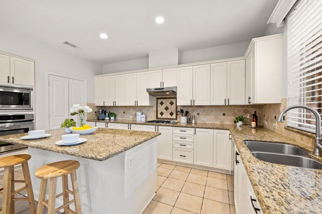 10 Pine Island Place, The Woodlands, TX 77382