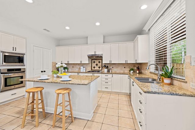 10 Pine Island Place, The Woodlands, TX 77382