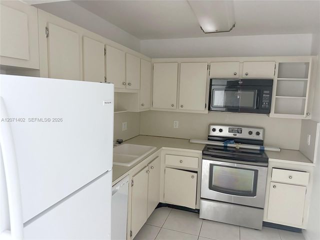 919 Hillcrest Drive 407, Hollywood, FL 33021
