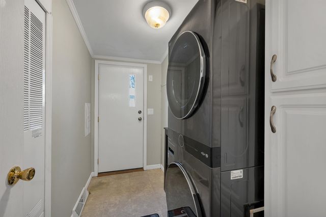 608 Canterbury Drive, Exeter, NH 03833