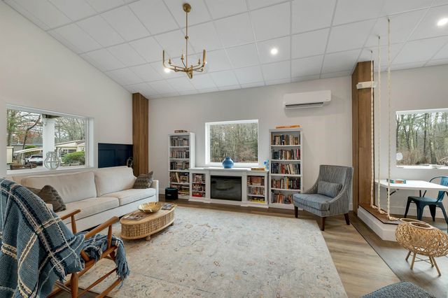 608 Canterbury Drive, Exeter, NH 03833