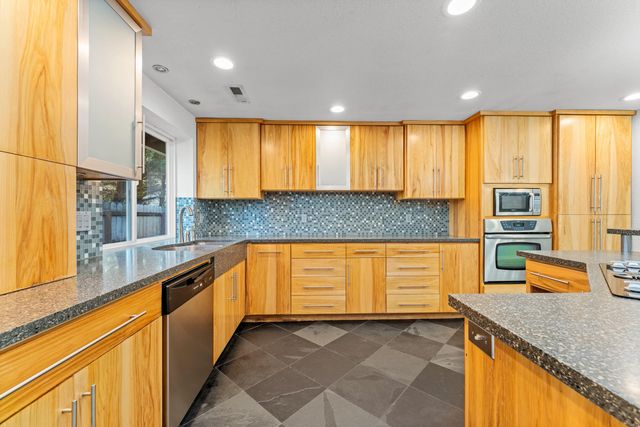 3452 Lazy Lane, White City, OR 97503