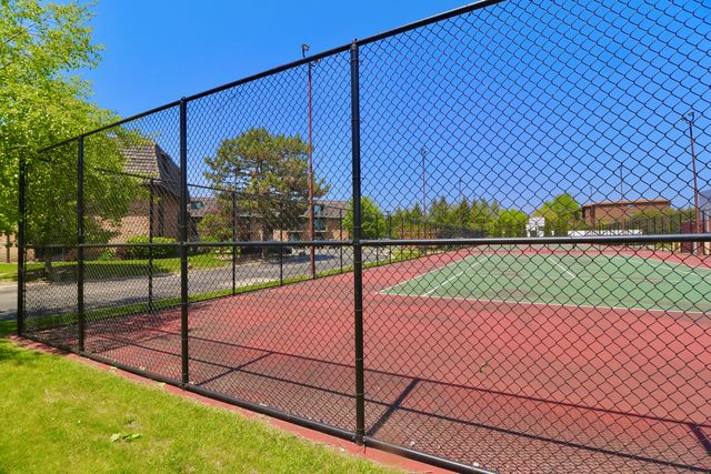 12 Oak Creek Drive 1213, Buffalo Grove, IL 60089