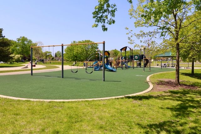 12 Oak Creek Drive 1213, Buffalo Grove, IL 60089