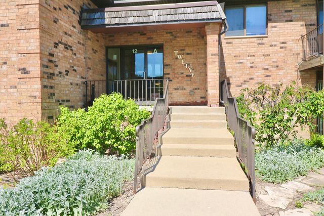 12 Oak Creek Drive 1213, Buffalo Grove, IL 60089