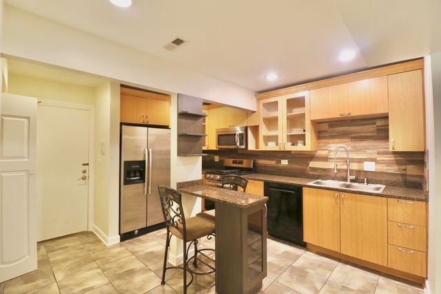 12 Oak Creek Drive 1213, Buffalo Grove, IL 60089