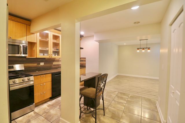 12 Oak Creek Drive 1213, Buffalo Grove, IL 60089
